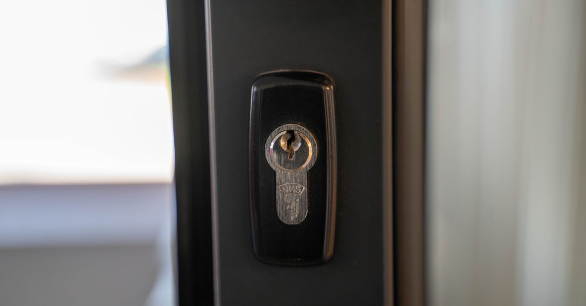 locksmith service technician — Woodland Hills Locksmith