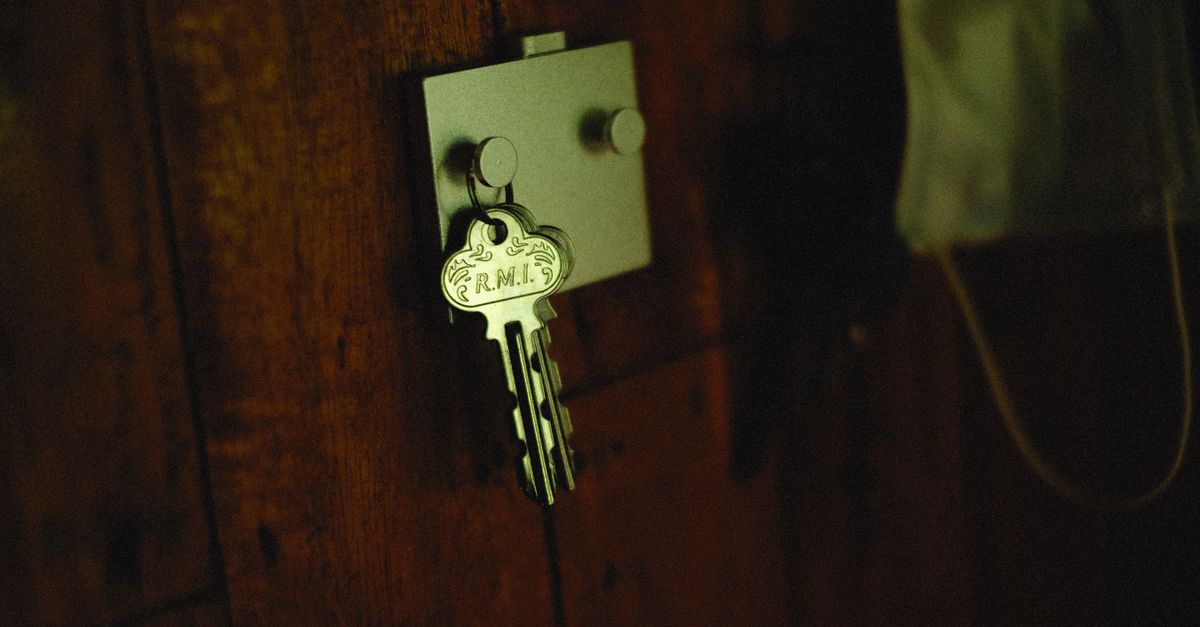 Can I Call a Locksmith If I'm Locked Out of My House? Prevention and What to Do First — Woodland Hills Locksmith